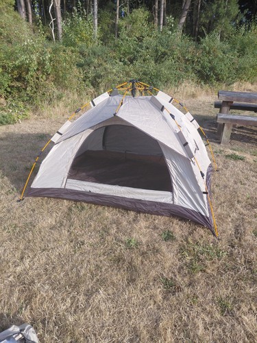 Man instant pop camping - 2, up