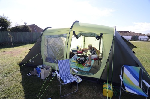 Man tent urban - man, escape